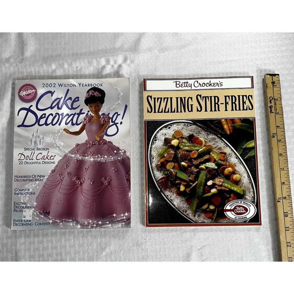 Wilton Cake Decorating 2002 Yearbook And‎ Betty Crocker Sizzling Stir Fries